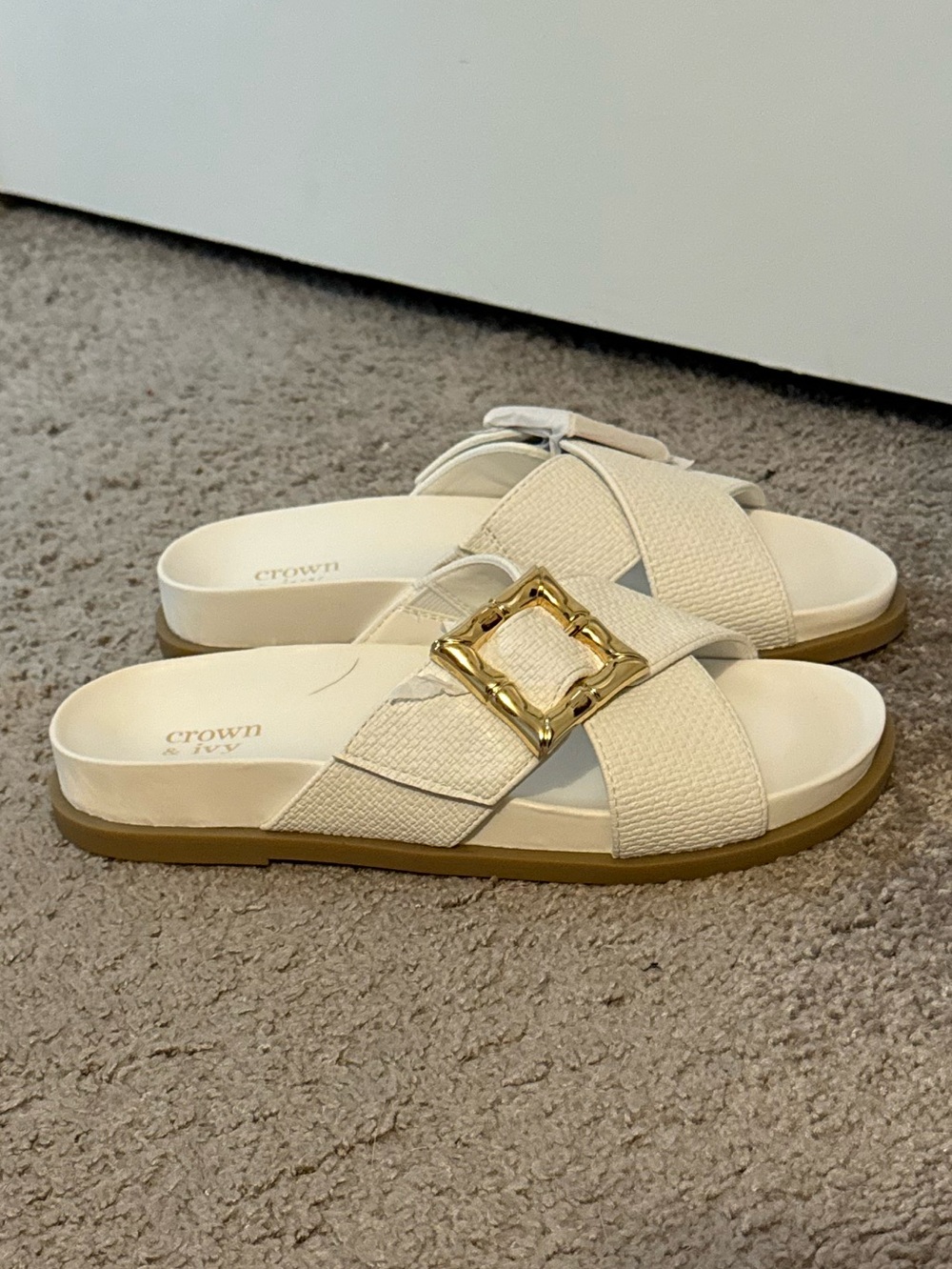 Cute Crown & Ivy size 7 white Glinda slip on sandals gold buckles new